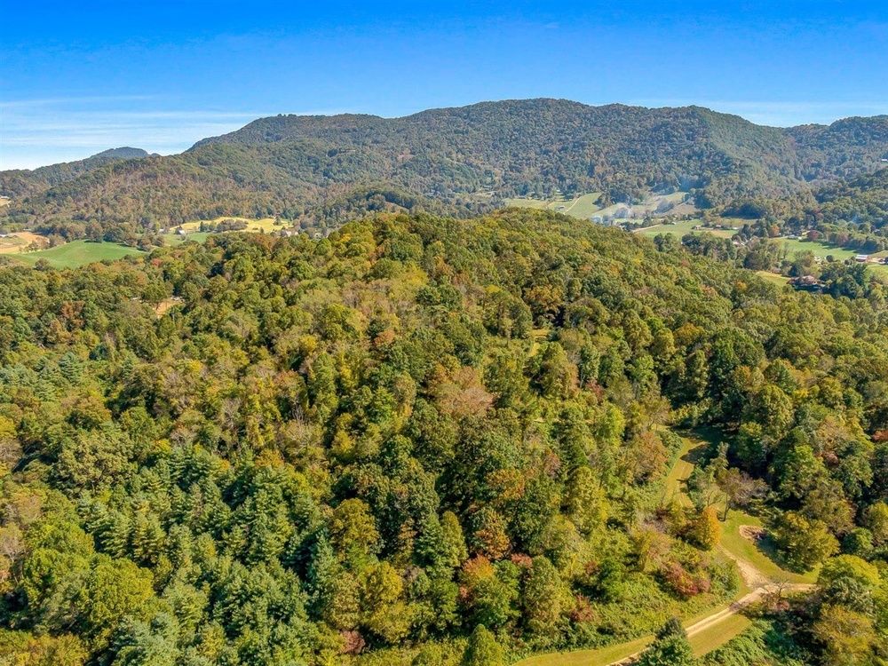 237 Ratcliff Cove Rd., Waynesville, NC 28786